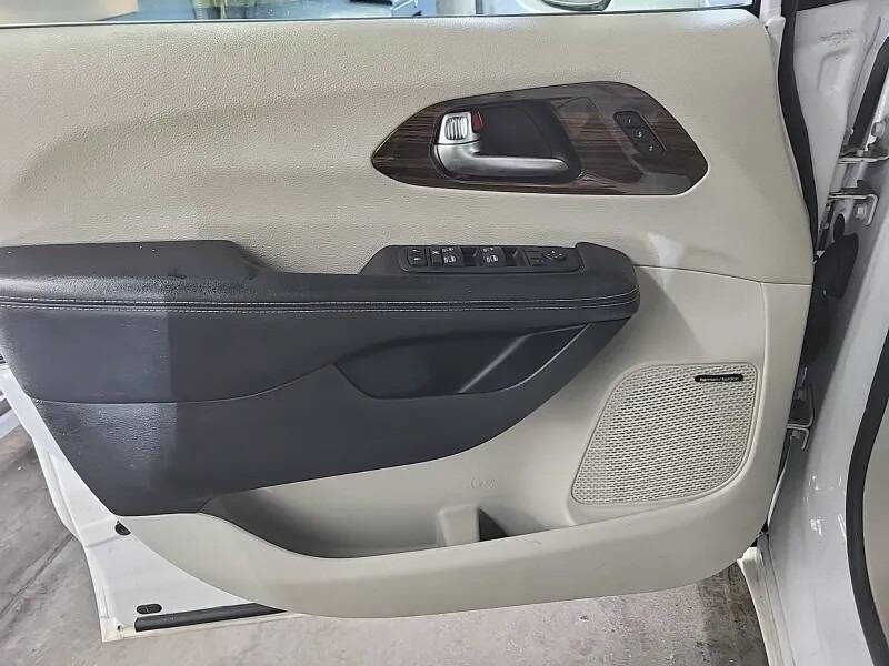 Used 2021 Chrysler Pacifica Limited w/ Premium & Safety Sphere Group AWD/4WD image 14