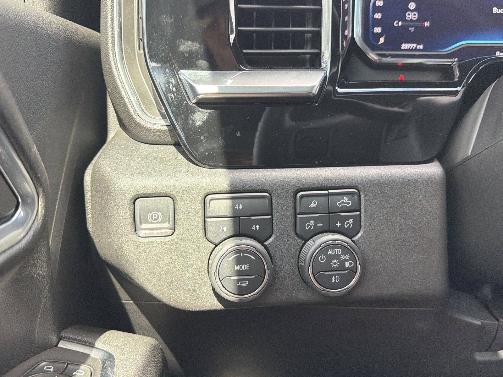 Used 2025 Chevrolet Silverado 2500 LT w/ Z71 Chrome Sport Edition AWD/4WD image 28