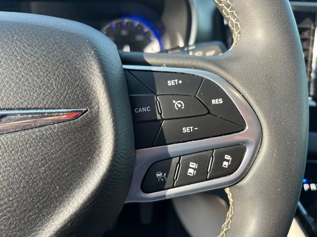 Used 2023 Chrysler Pacifica Touring-L FWD image 20