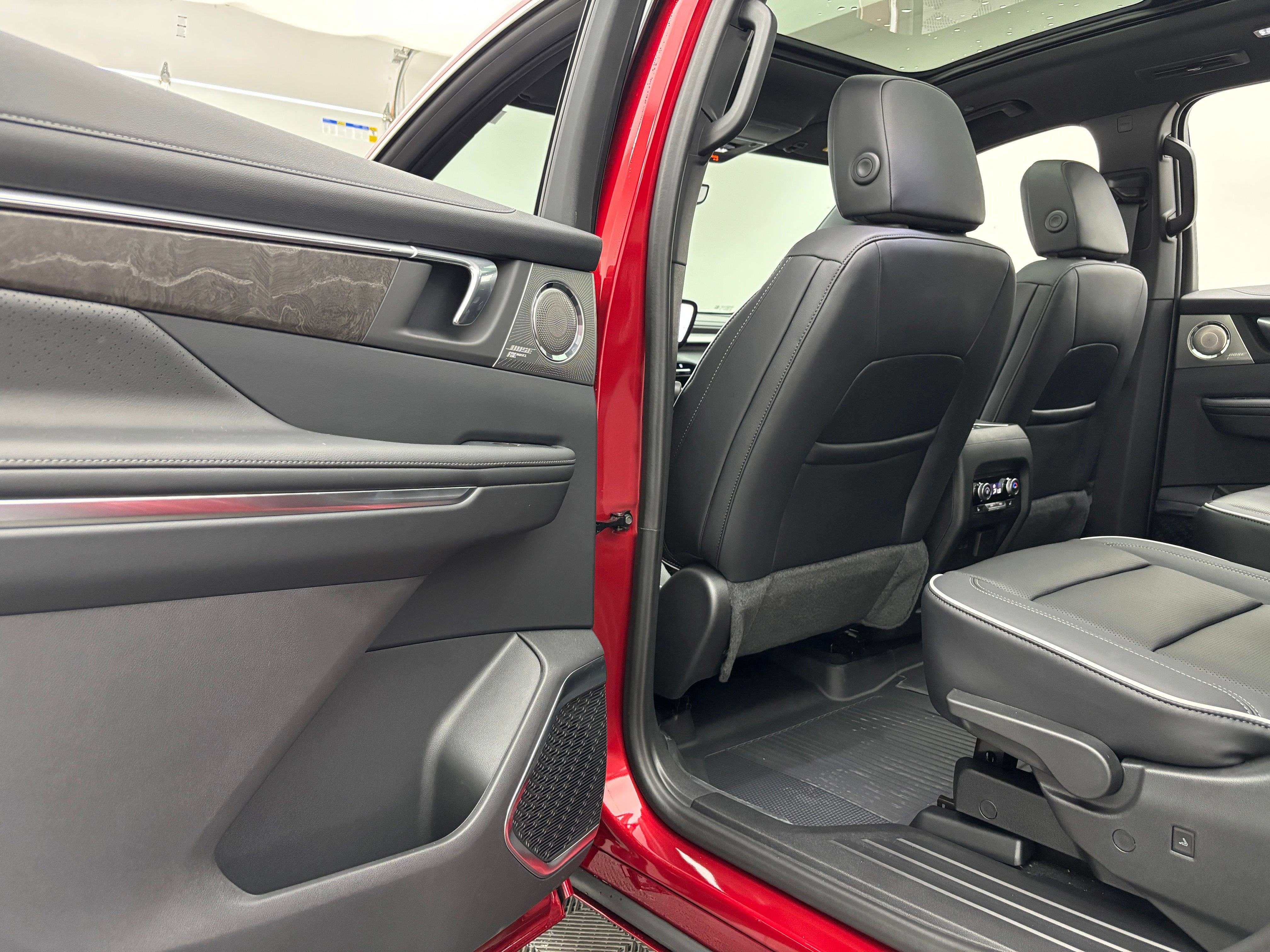 New 2027 Buick Enclave Avenir w/ LPO, Floor Liner Package AWD/4WD image 46