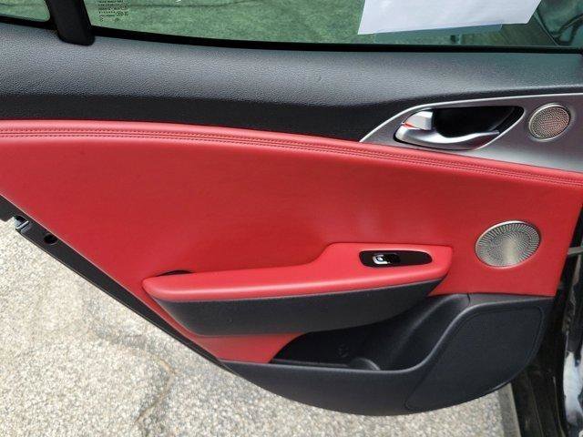 Used 2018 Kia Stinger GT1 RWD image 9