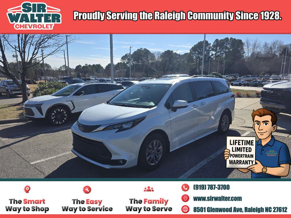 Used 2025 Toyota Sienna XLE w/ XLE Plus Package image 1