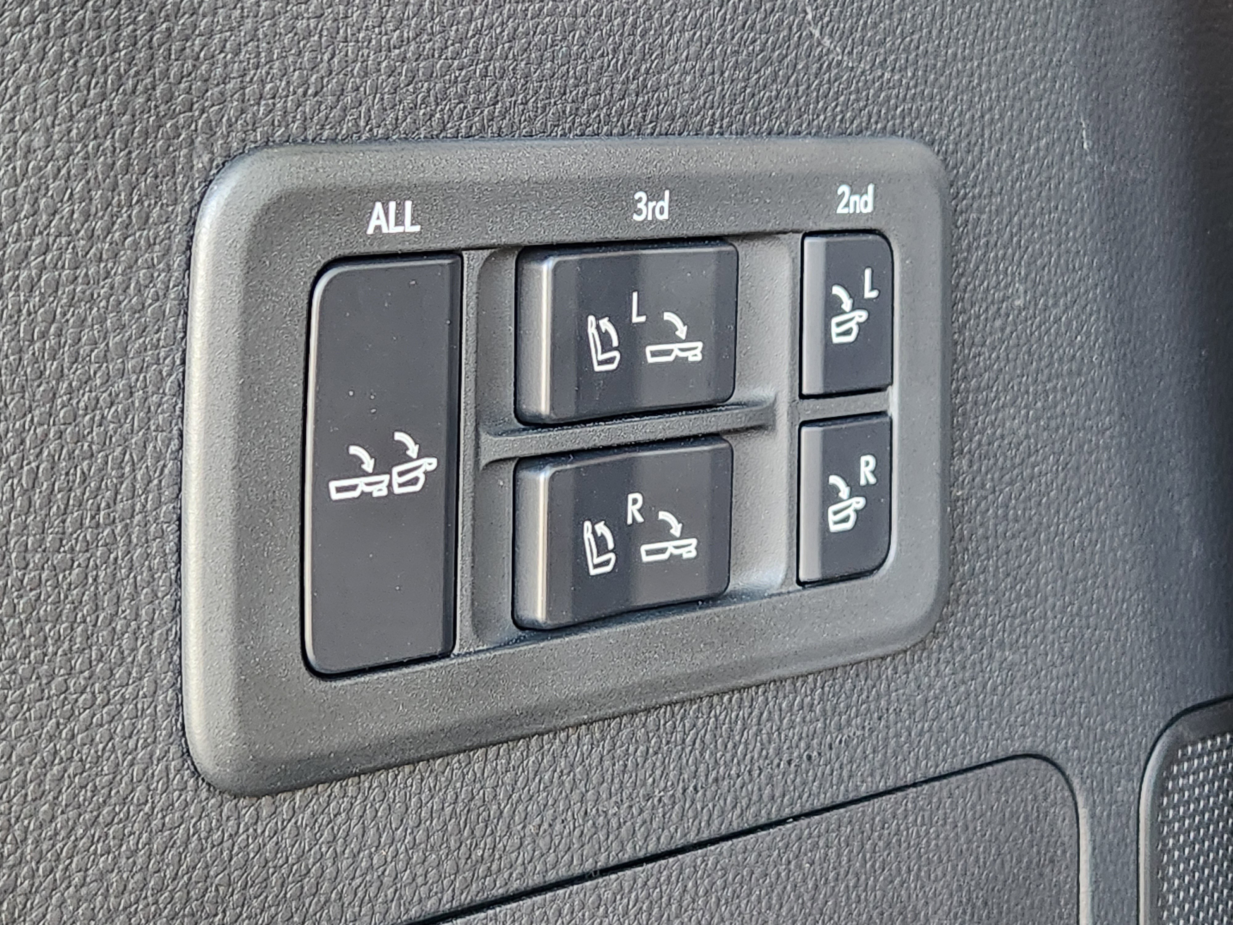 Used 2025 Lexus LX 600 4WD w/ Luxury Package image 41