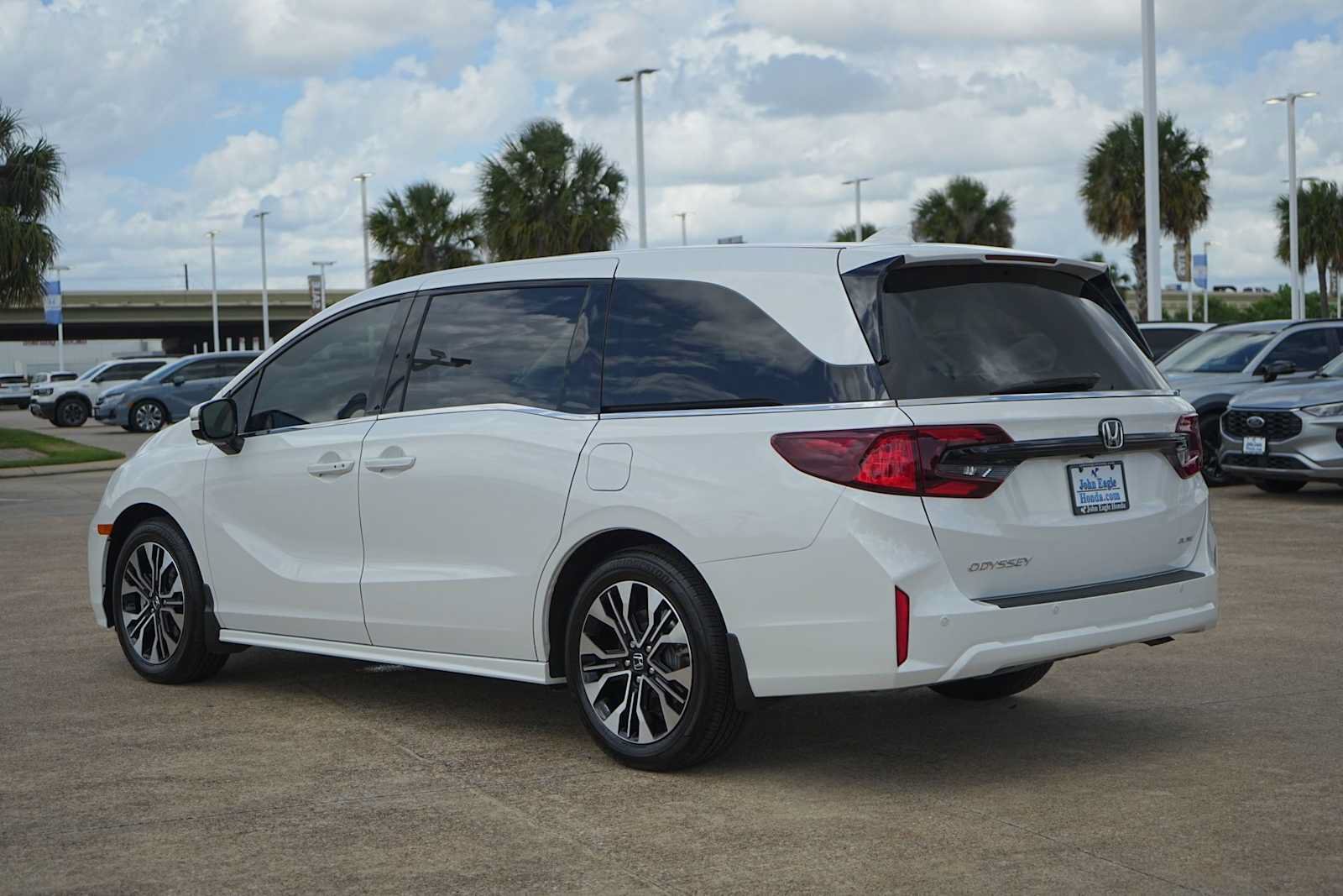 Used 2026 Honda Odyssey Elite image 4