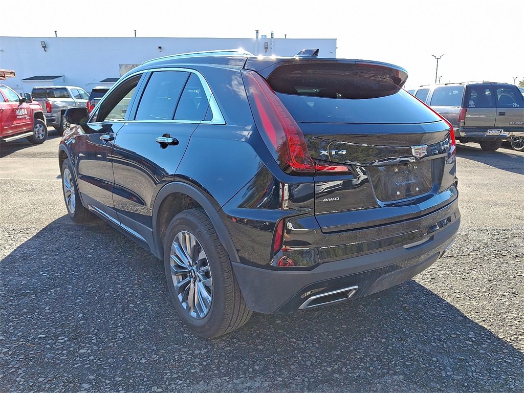 Certified 2024 Cadillac XT4 Premium Luxury image 4