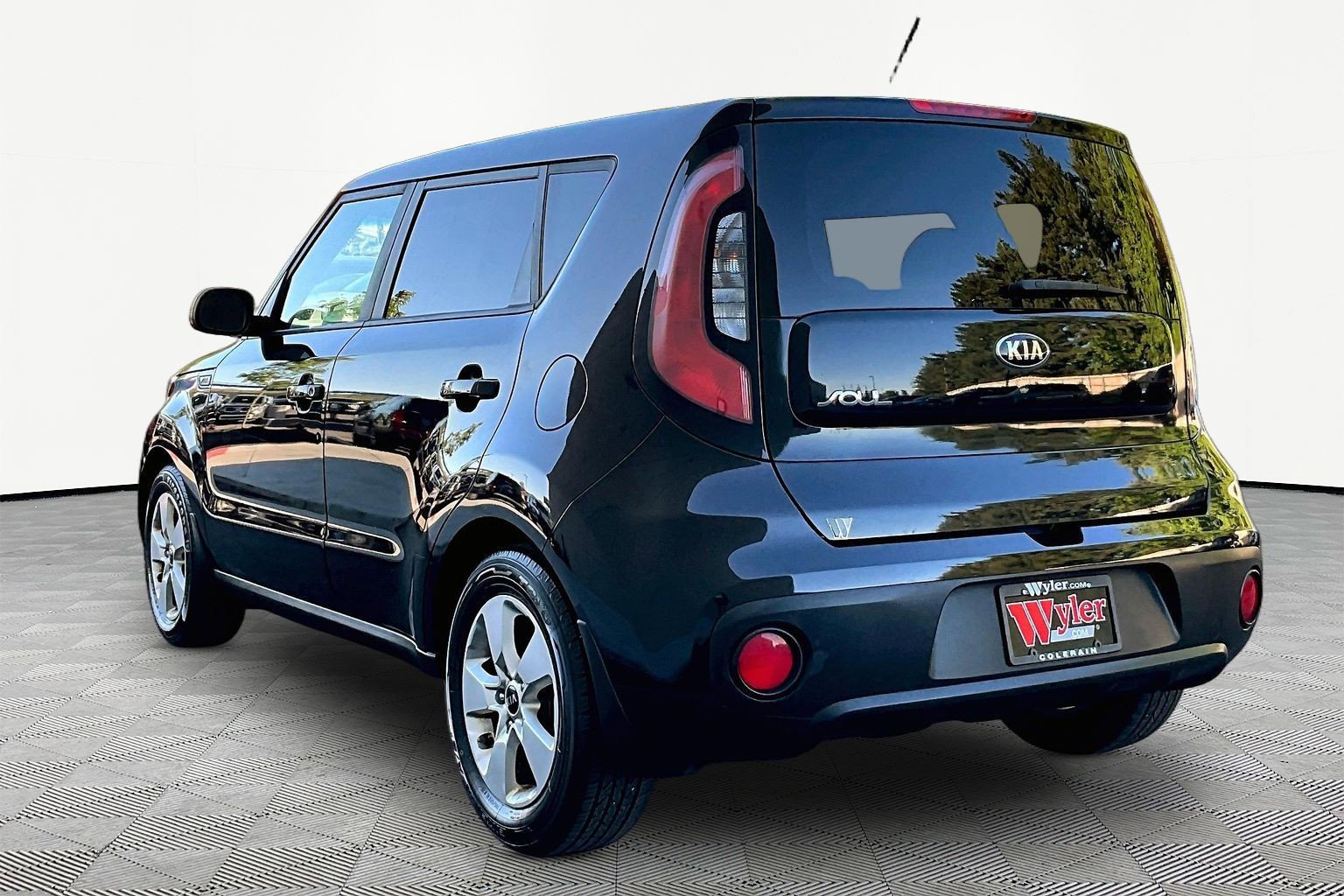 Used 2017 Kia Soul FWD image 4