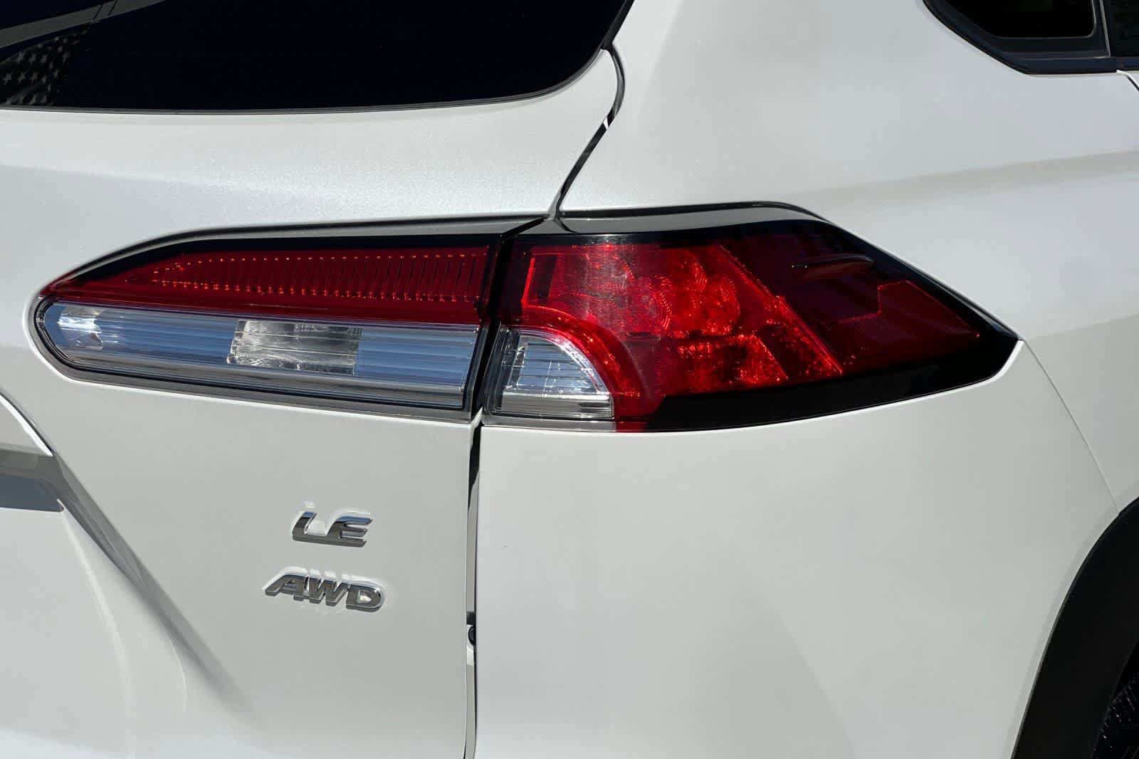 Used 2024 Toyota Corolla Cross LE AWD/4WD image 35