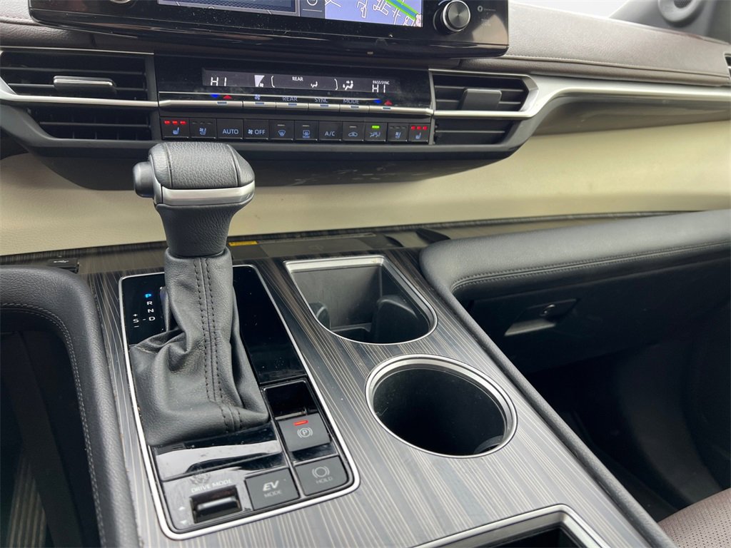 Used 2023 Toyota Sienna Platinum image 23