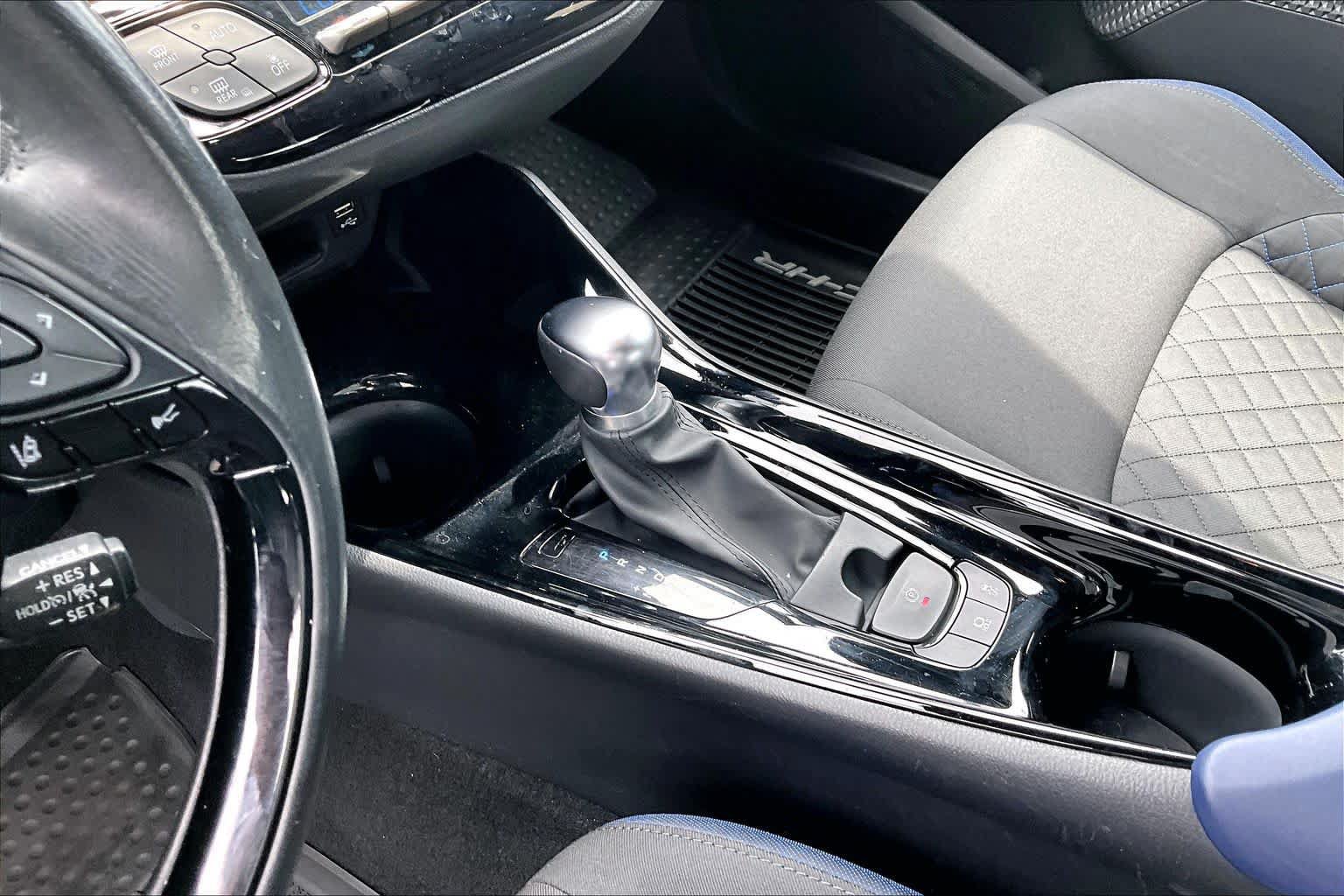 Used 2020 Toyota C-HR XLE FWD image 16