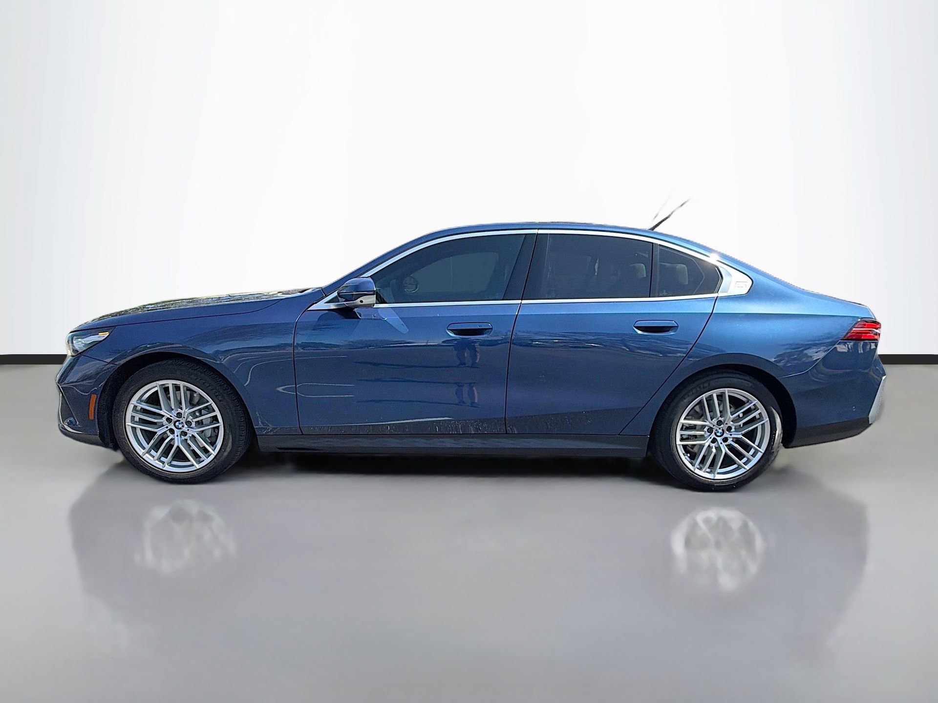 Used 2025 BMW 530i 530i w/ M Sport Package image 7