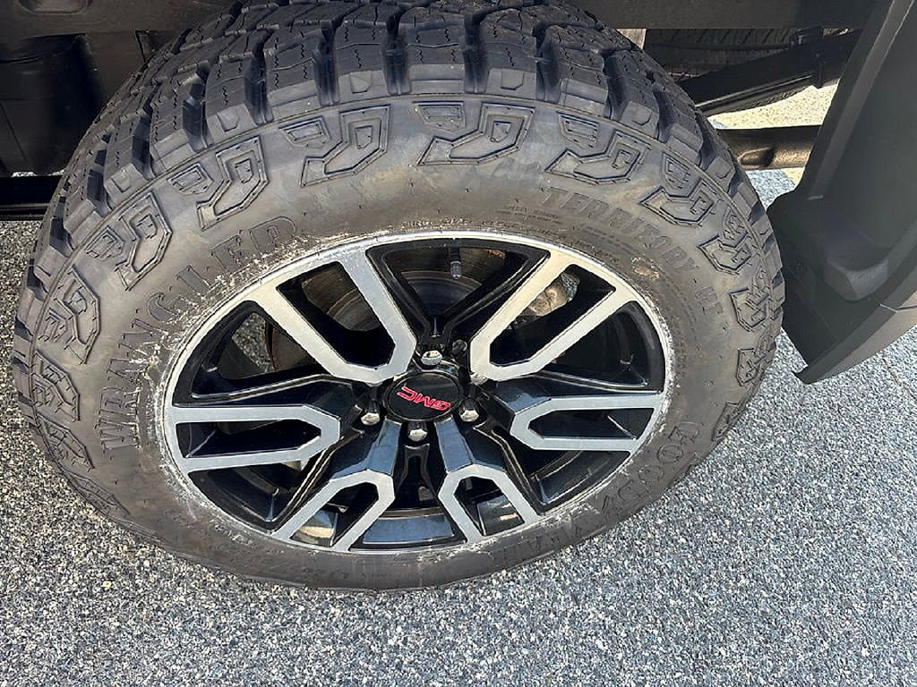 Certified 2023 GMC Sierra 1500 AT4 w/ AT4 Premium Package AWD/4WD image 9