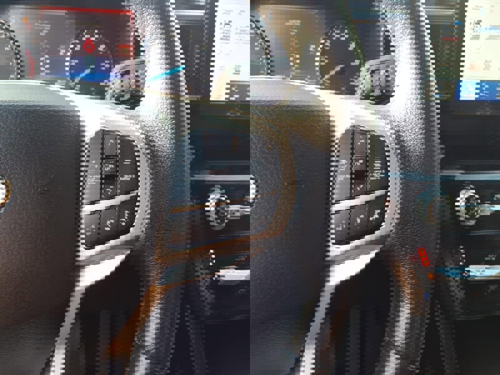 Used 2021 Ford Explorer Limited w/ Equipment Group 301A image 10