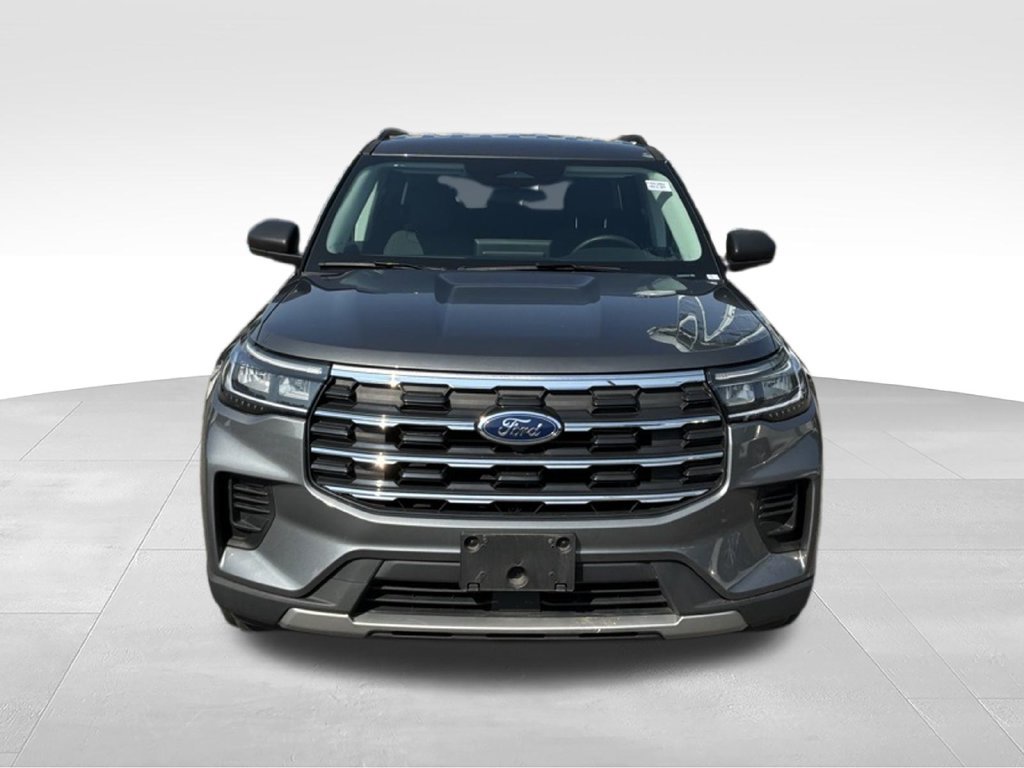 Used 2025 Ford Explorer Active AWD/4WD image 18