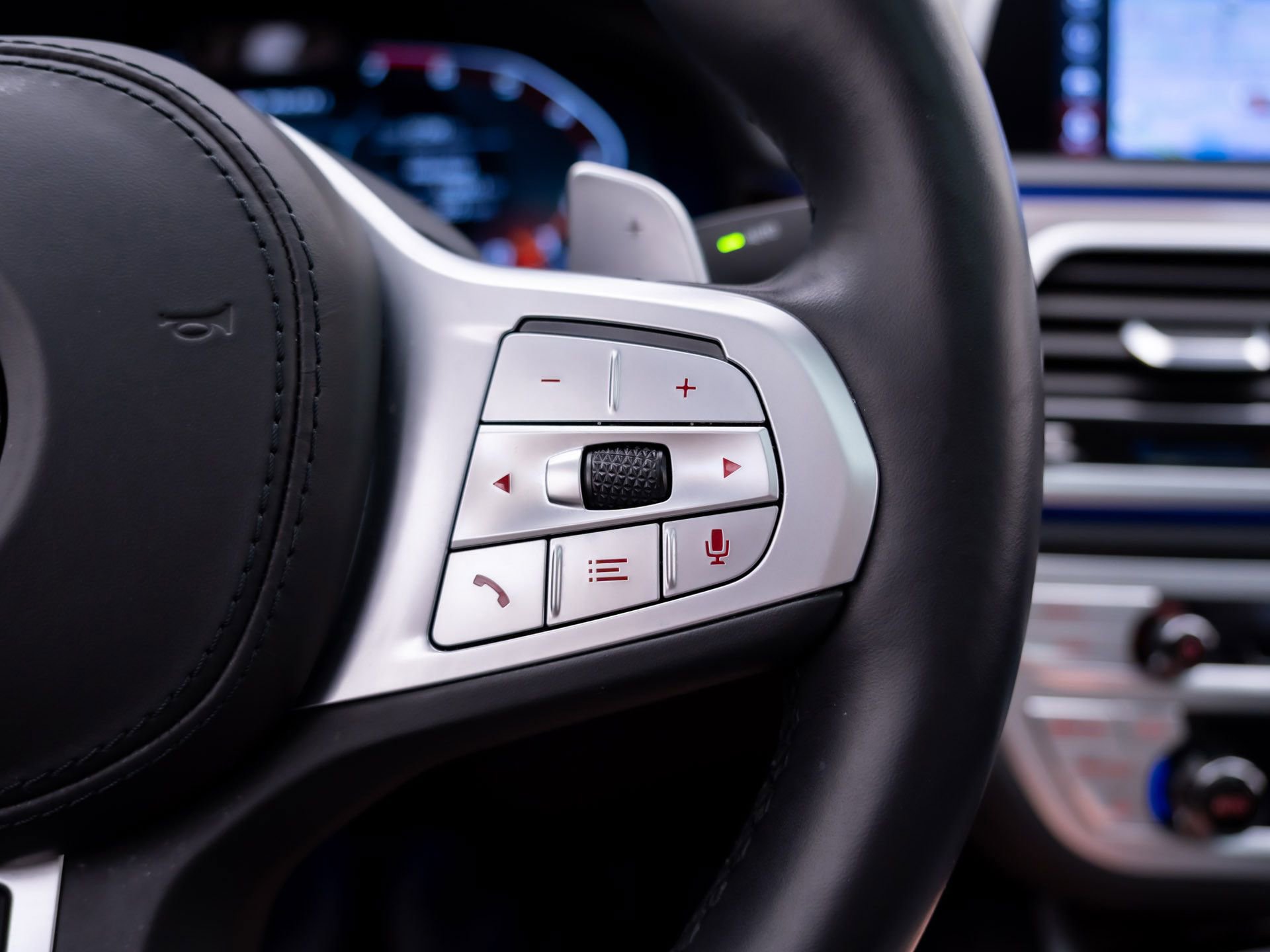 Used 2022 BMW M760i xDrive image 36