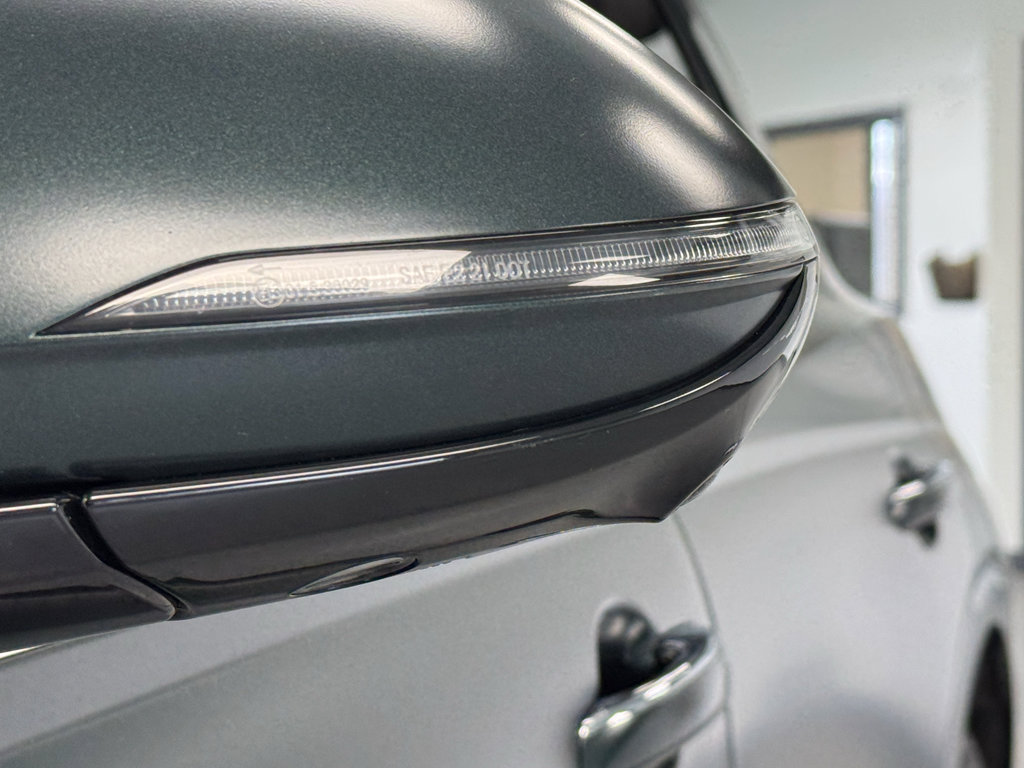 Used 2022 Genesis GV70 2.5T w/ Advanced Package image 12