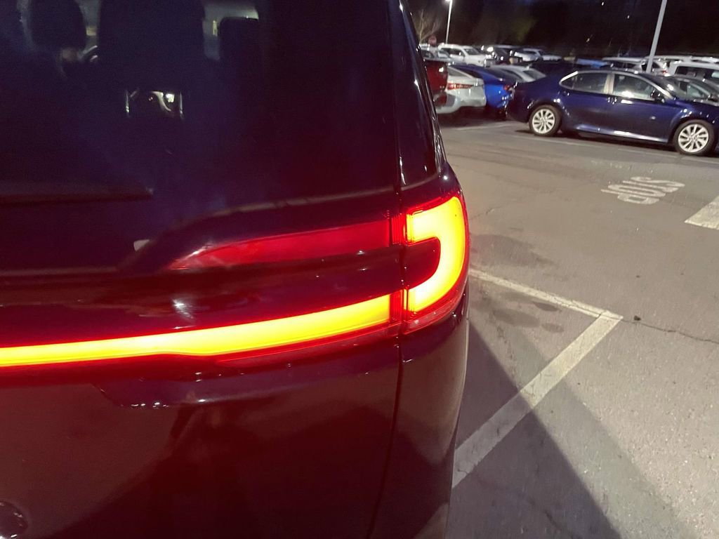 Used 2023 Chrysler Pacifica Touring-L image 17