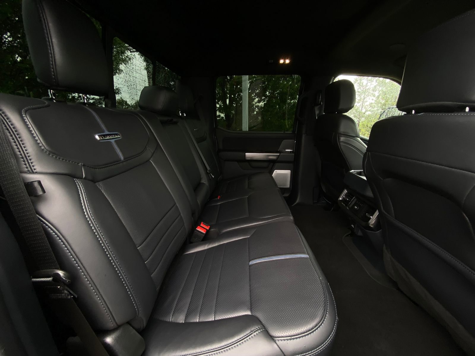 Used 2025 Ford F250 Platinum w/ FX4 Off-Road Package image 28