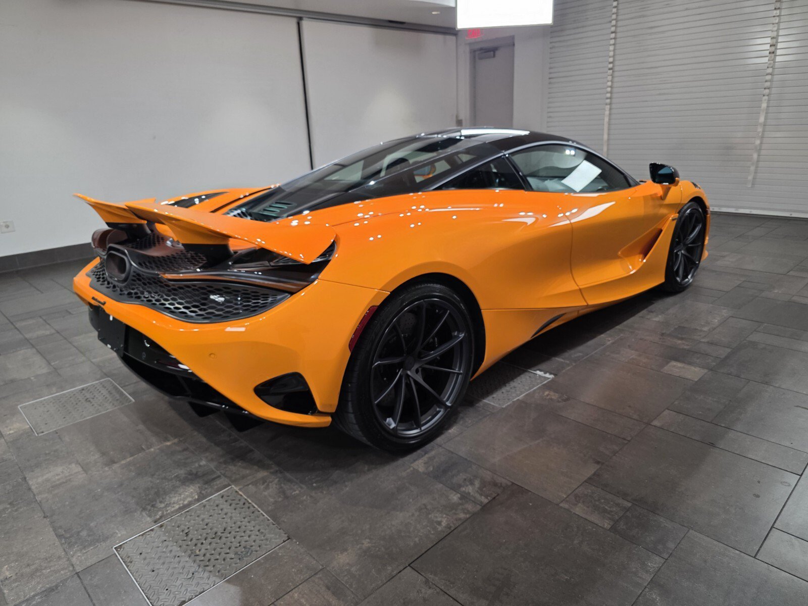 Used 2025 McLaren 750S RWD image 27