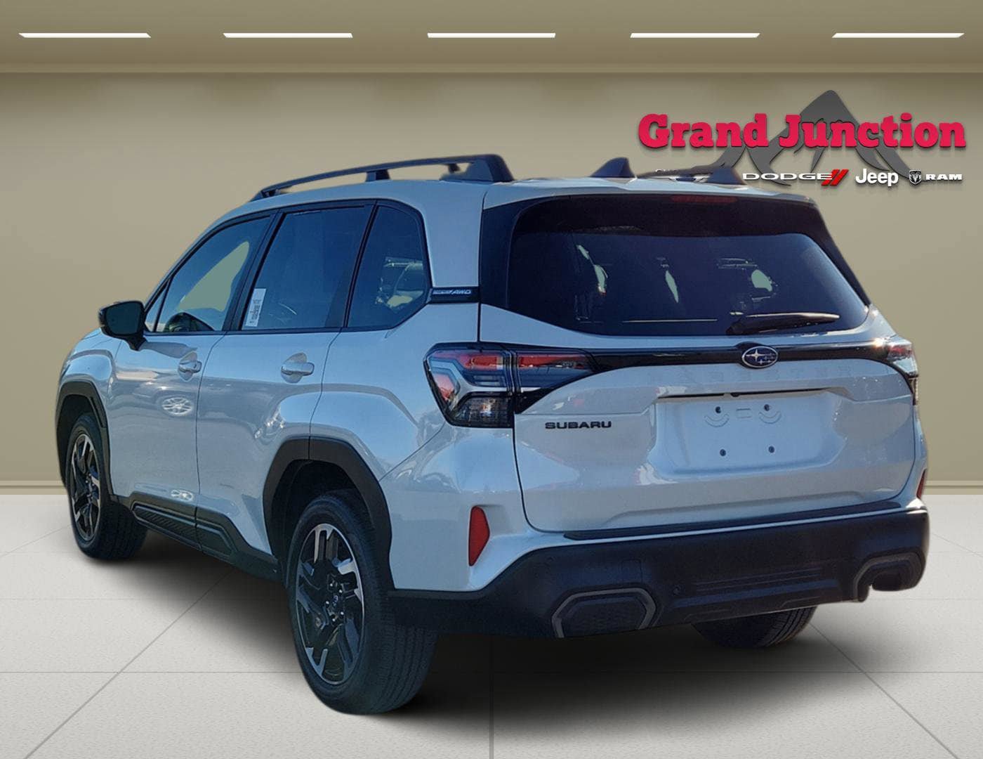 Used 2025 Subaru Forester Limited w/ Popular Package #2 image 5