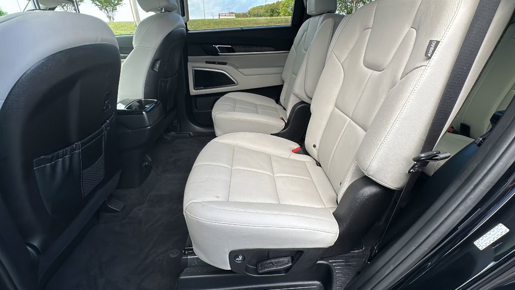 Used 2025 Kia Telluride EX w/ EX Captain's Chair Package image 16