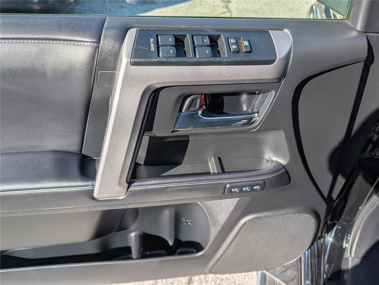 Used 2022 Toyota 4Runner Limited image 18