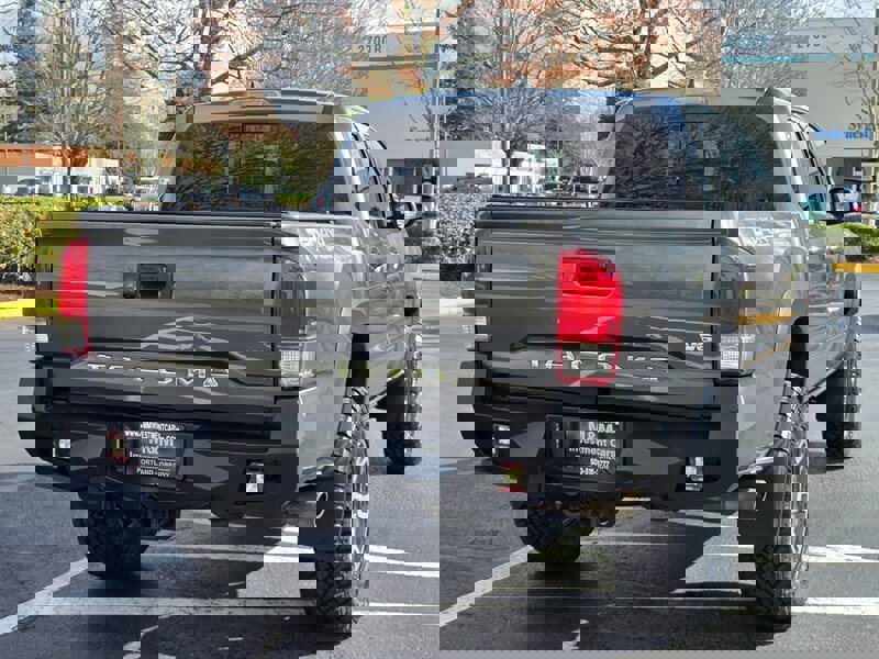 Used 2017 Toyota Tacoma TRD Off-Road w/ Premium & Technology Package image 8