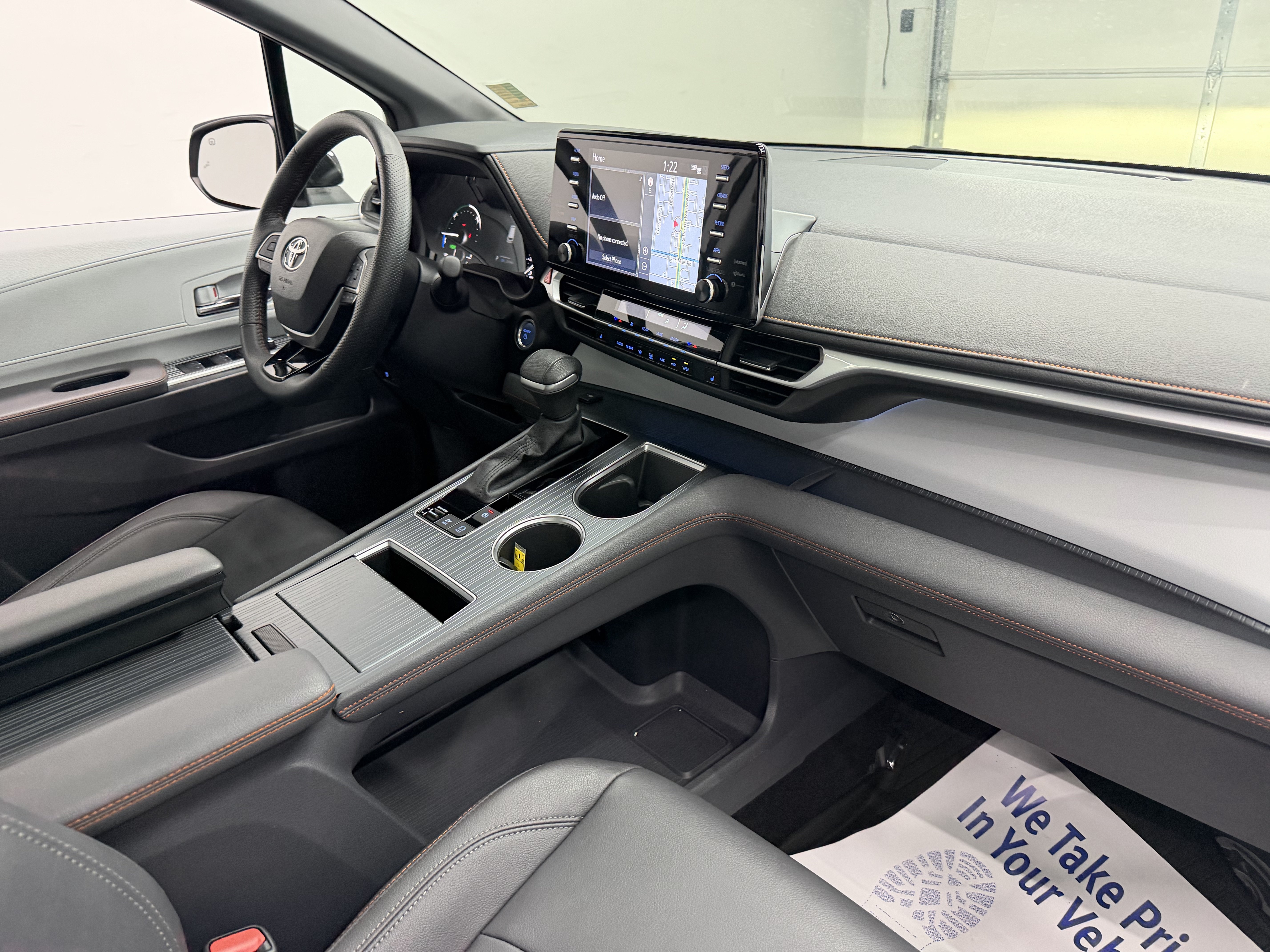 Used 2023 Toyota Sienna XSE AWD/4WD image 25