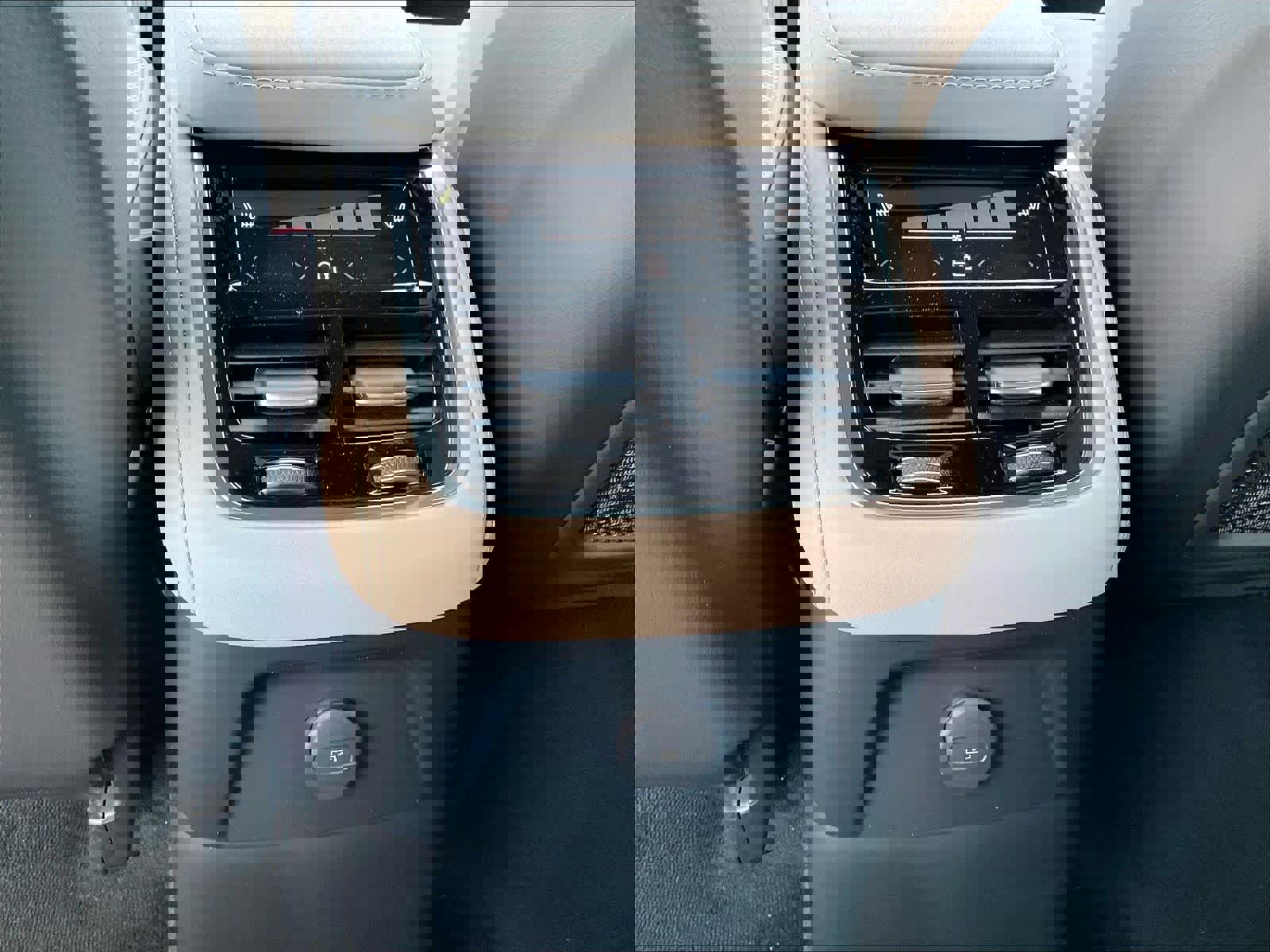 New 2026 Volvo XC90 T8 Plus w/ Protection Package Premier image 16