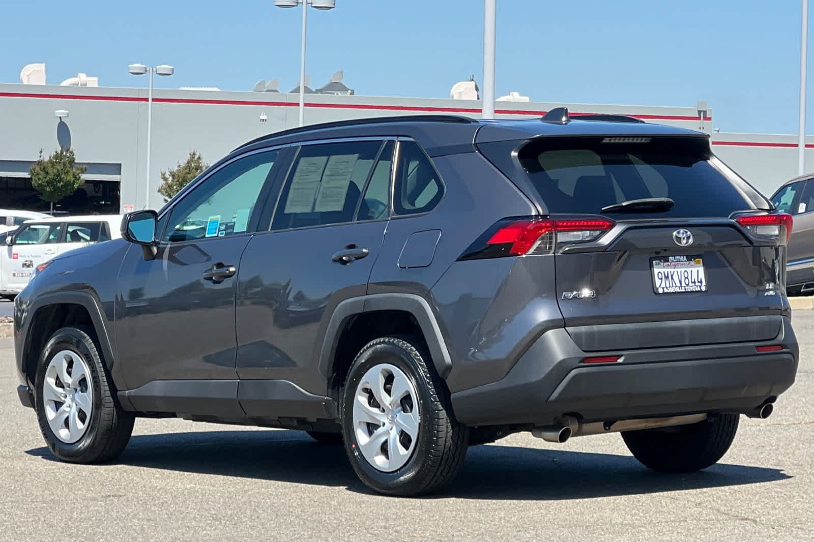 Used 2021 Toyota RAV4 LE AWD/4WD image 7