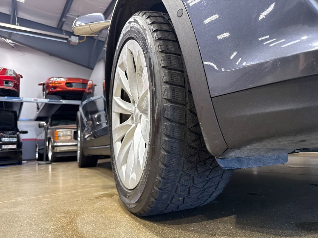 Used 2020 Tesla Model X image 49