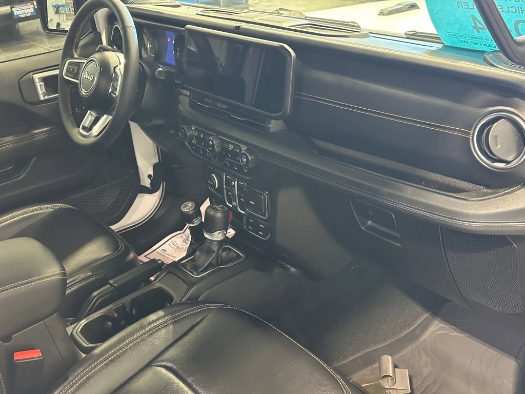 Used 2024 Jeep Wrangler Sahara w/ Technology Group image 34