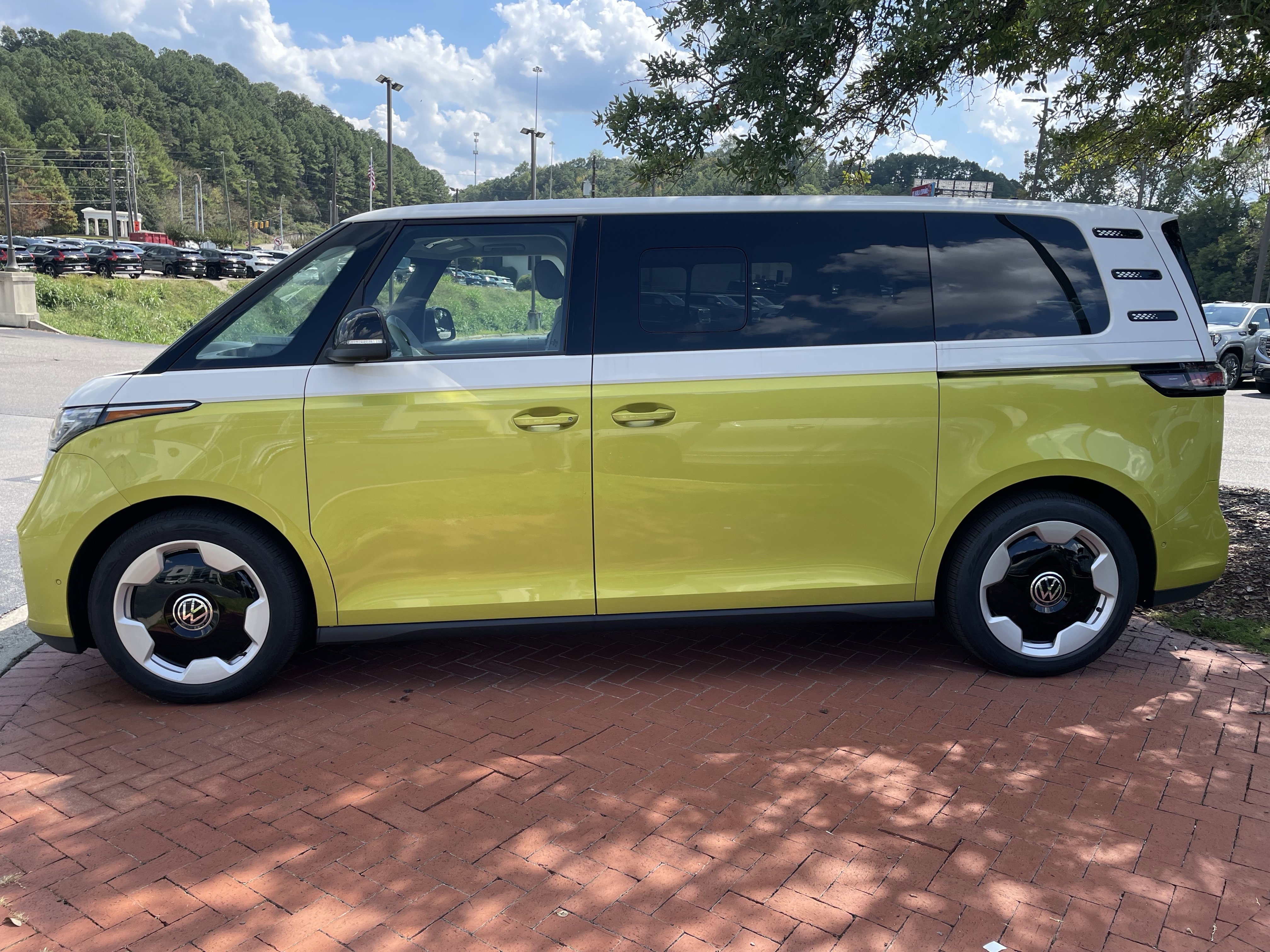 New 2025 Volkswagen ID. Buzz Pro S Plus image 7