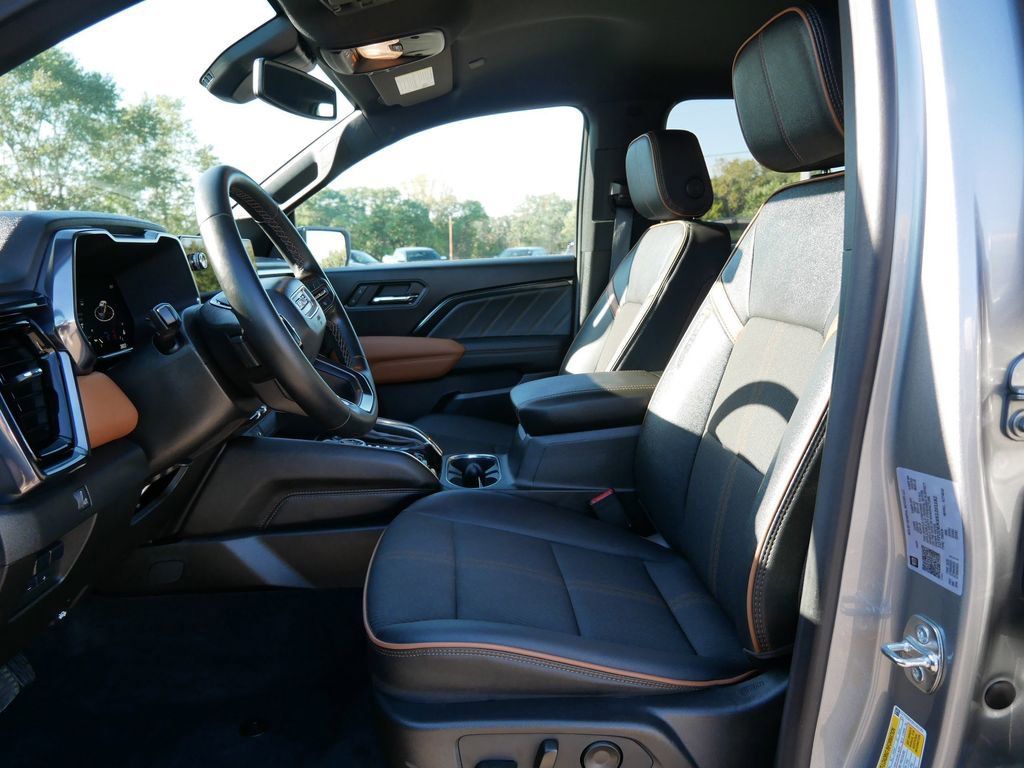 Used 2025 GMC Canyon AT4 w/ Nightfall Edition image 11