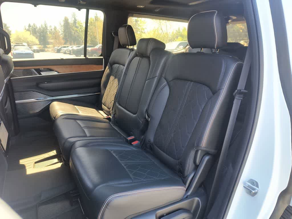 Used 2022 Jeep Grand Wagoneer Series III w/ Flexible Seating Group AWD/4WD image 23