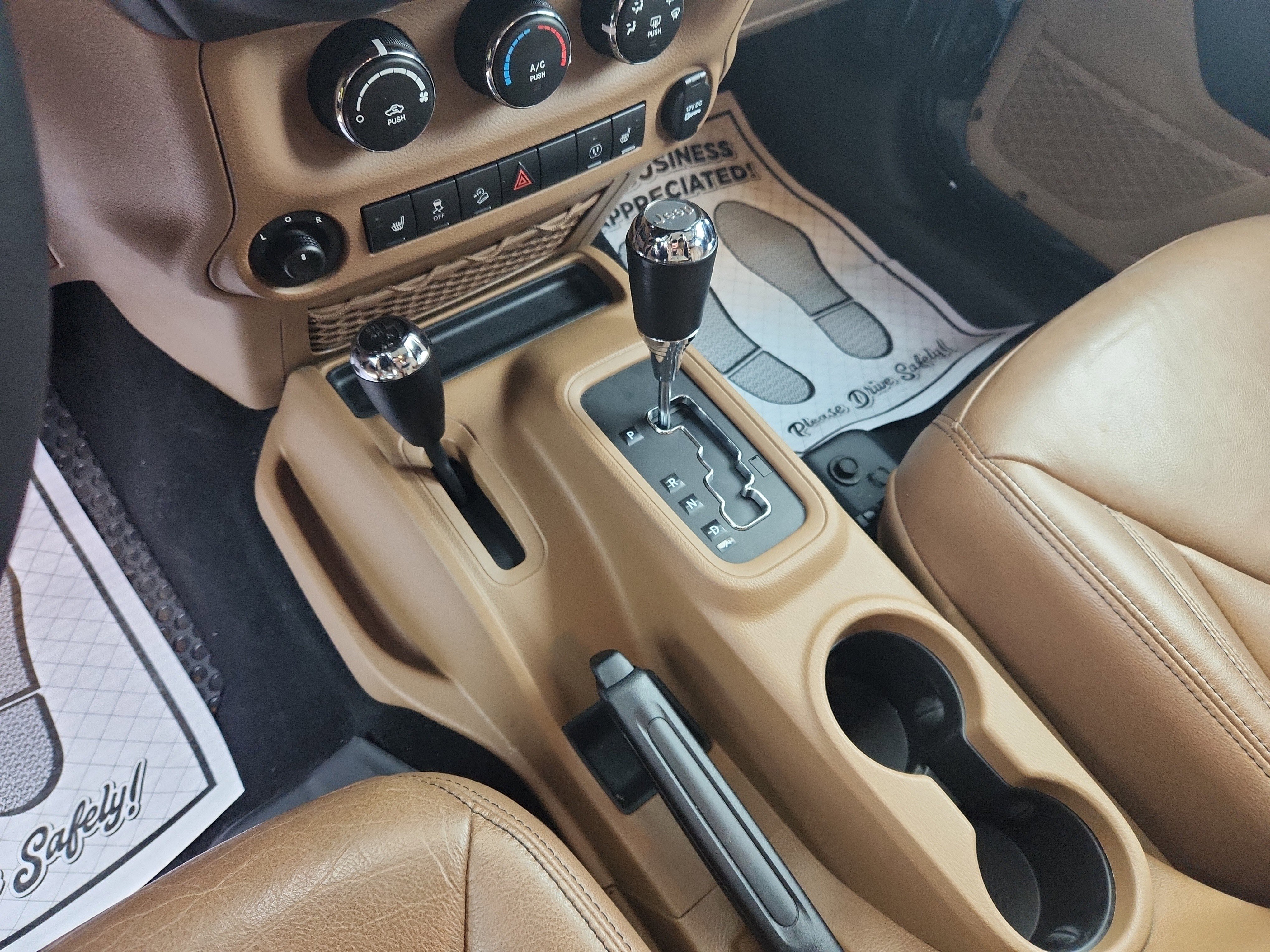 Used 2016 Jeep Wrangler Unlimited Sahara w/ Connectivity Group image 26