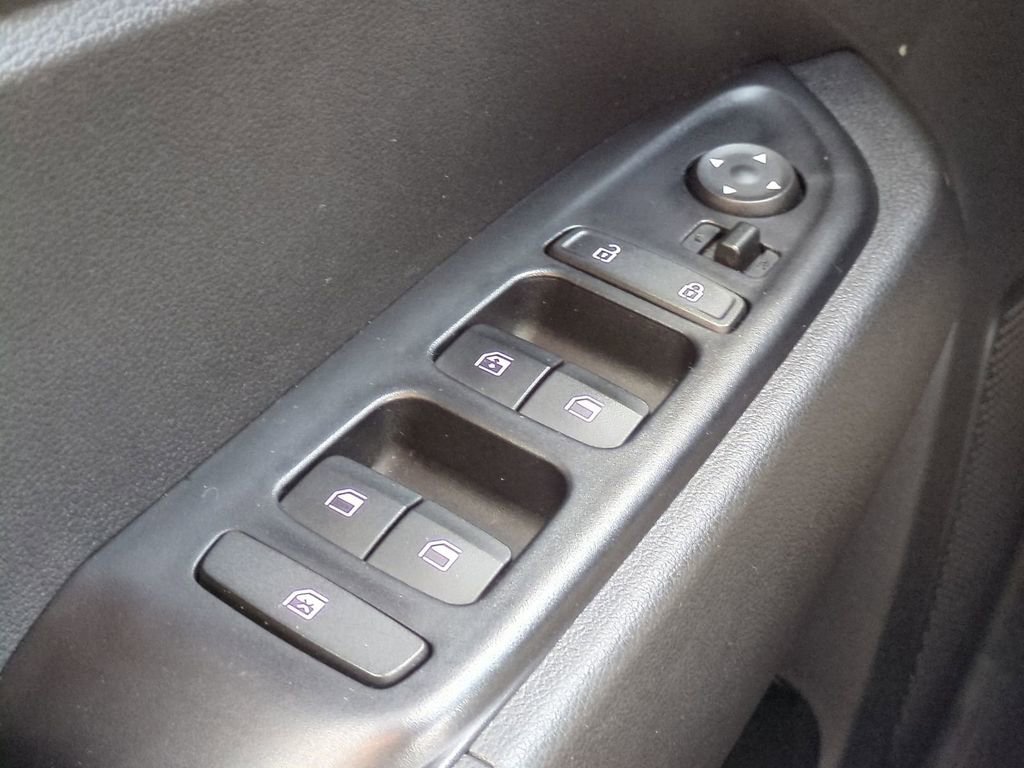 Used 2022 Hyundai Venue SEL image 23