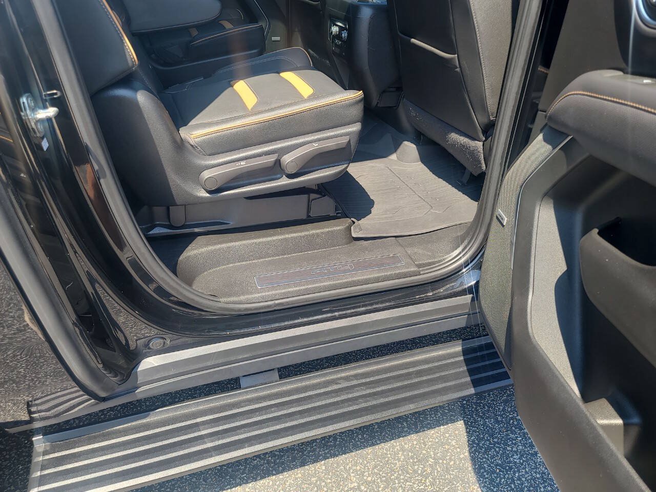 Used 2022 GMC Yukon XL AT4 AWD/4WD image 40