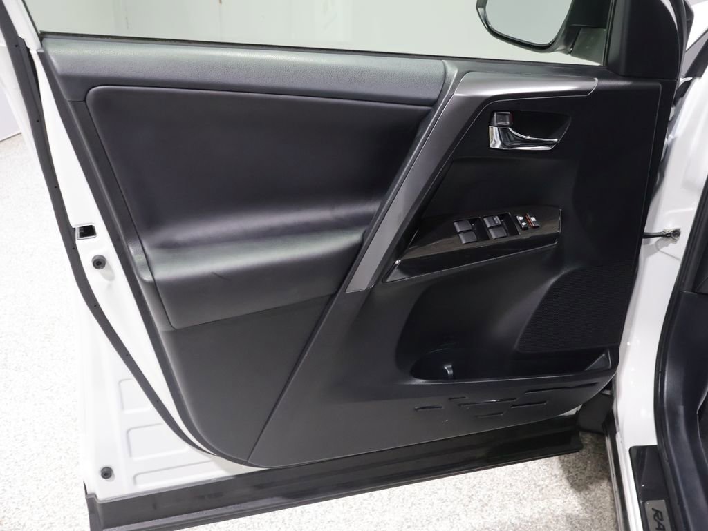 Used 2018 Toyota RAV4 SE w/ Power Extra Value Package image 11