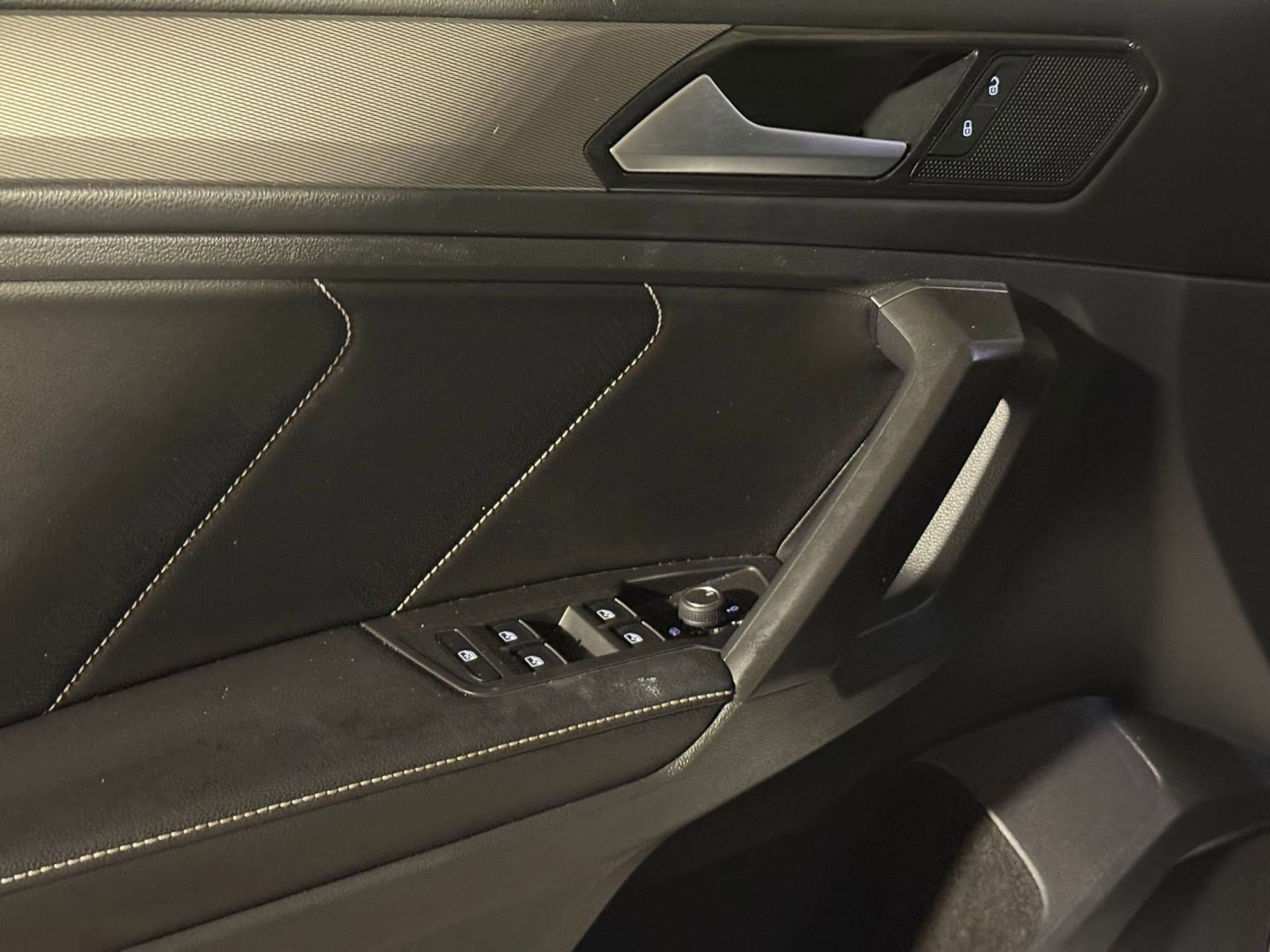 Used 2023 Volkswagen Tiguan SE image 13