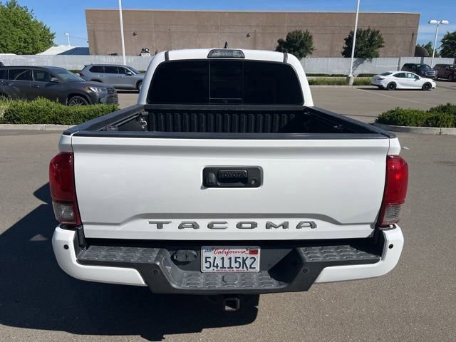 Used 2018 Toyota Tacoma TRD Off-Road w/ Technology Package image 6