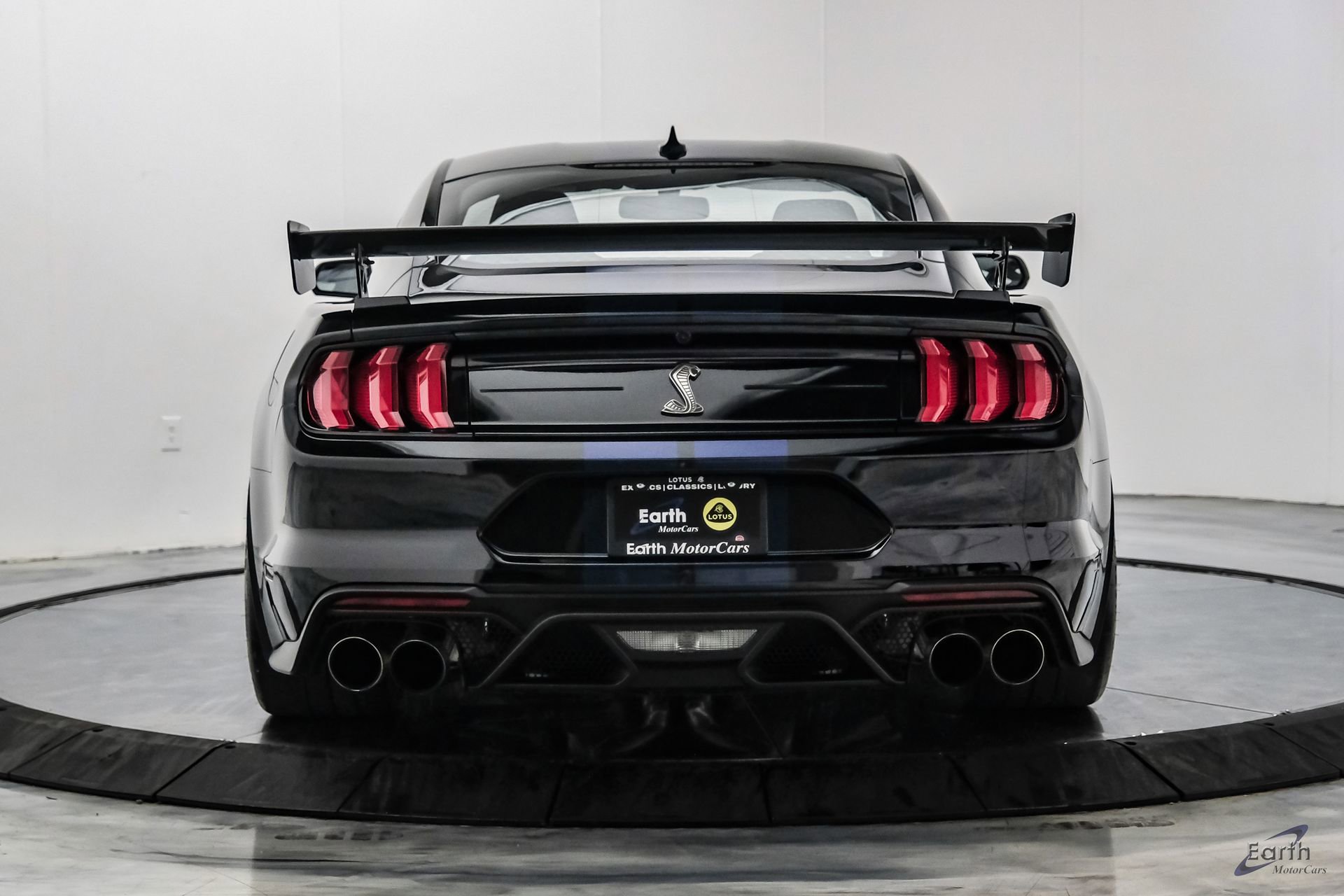 Used 2021 Ford Mustang Shelby GT500 w/ Carbon Fiber Track Pack RWD image 12