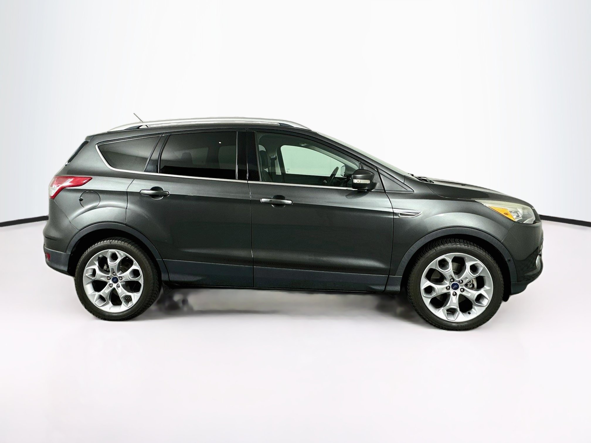 Used 2016 Ford Escape Titanium w/ Equipment Group 301A AWD/4WD image 10