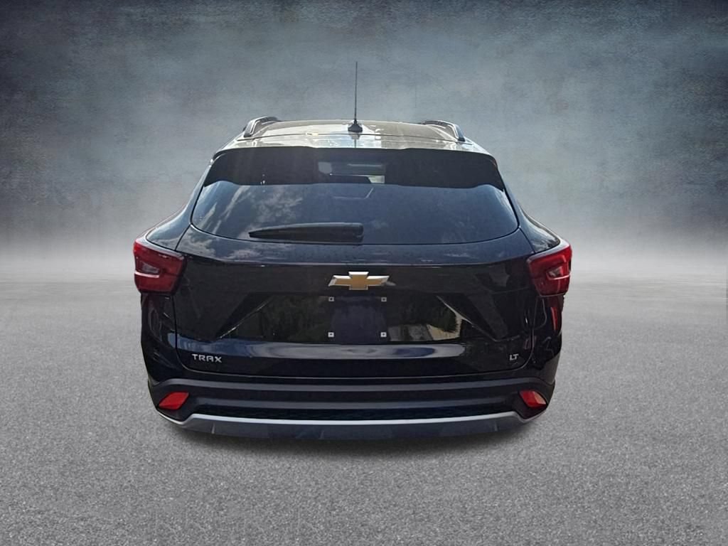 Used 2025 Chevrolet Trax LT FWD image 5