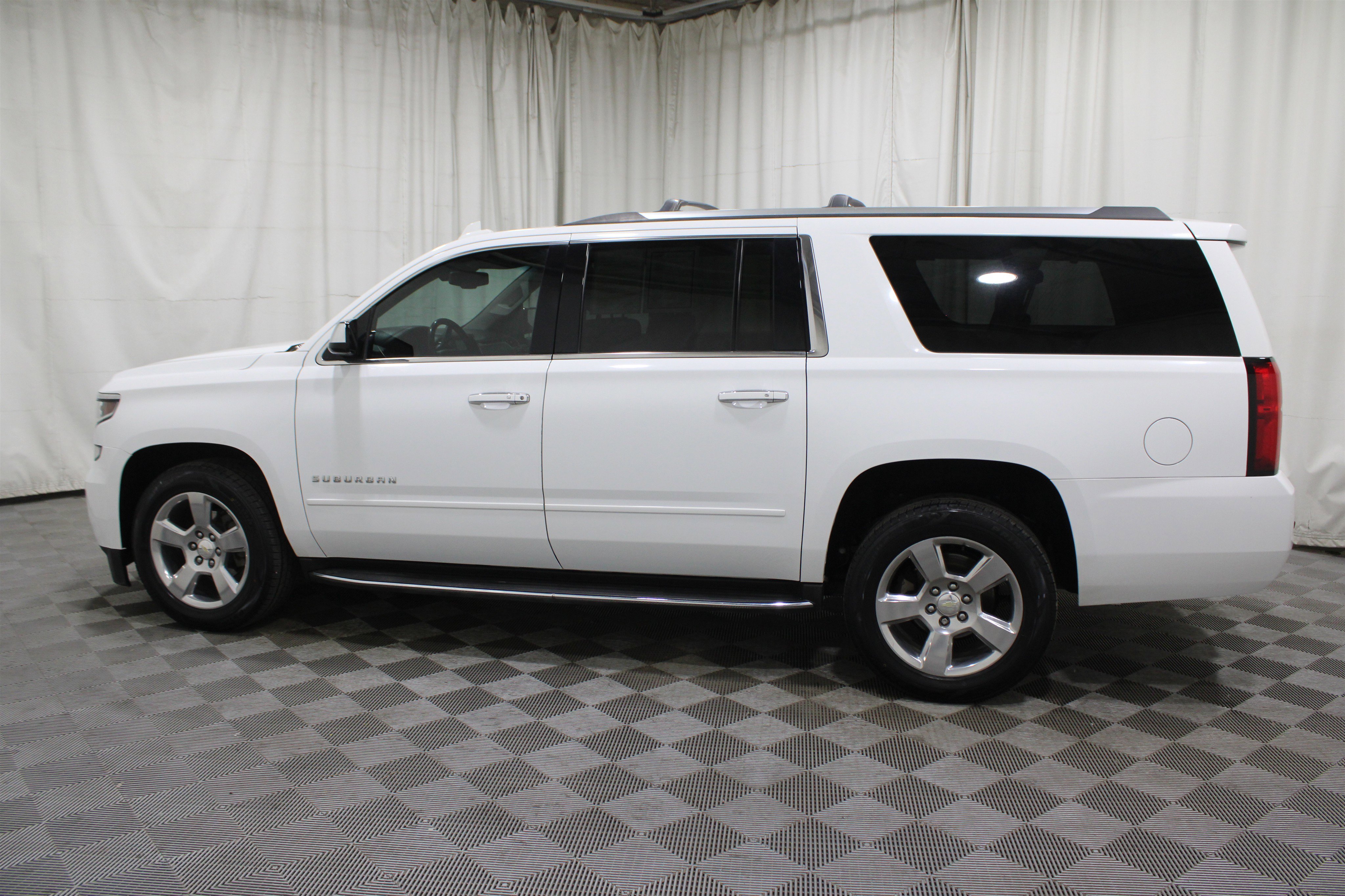 Used 2018 Chevrolet Suburban Premier image 37