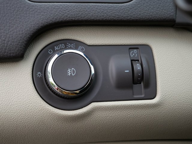 Used 2013 Buick Regal Premium FWD image 16