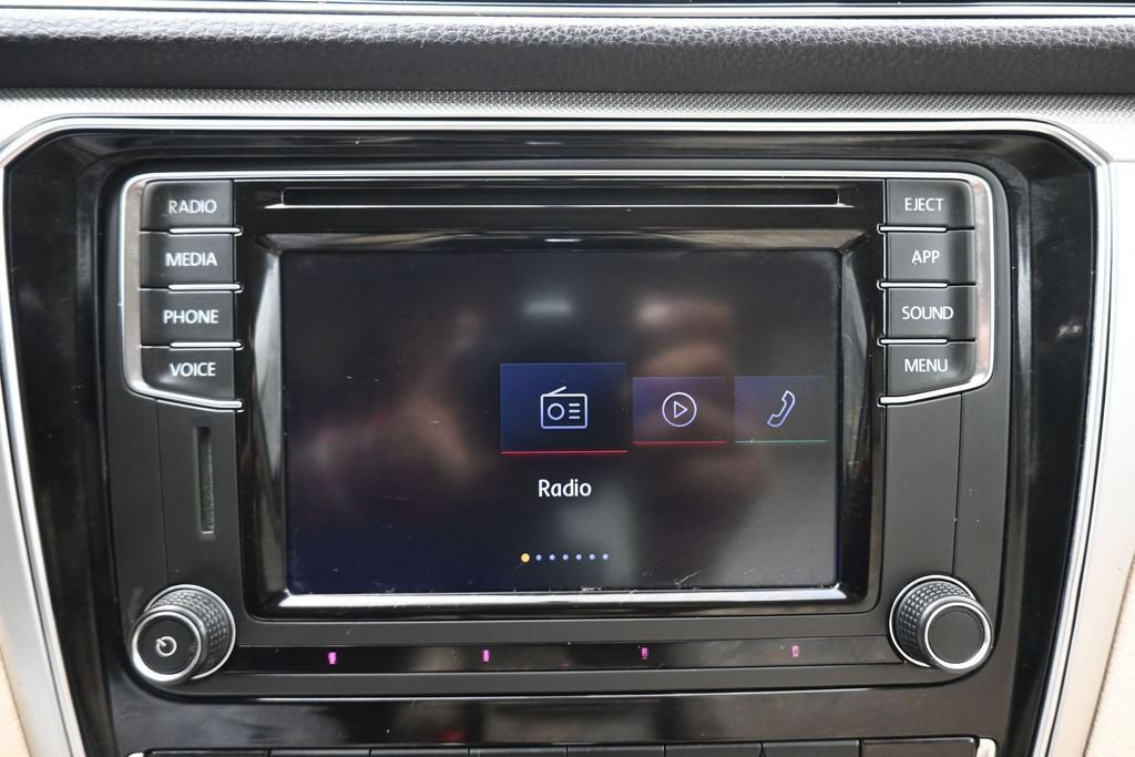 Used 2019 Volkswagen Passat 2.0T Wolfsburg w/ Wheels & Sunroof Package FWD image 18