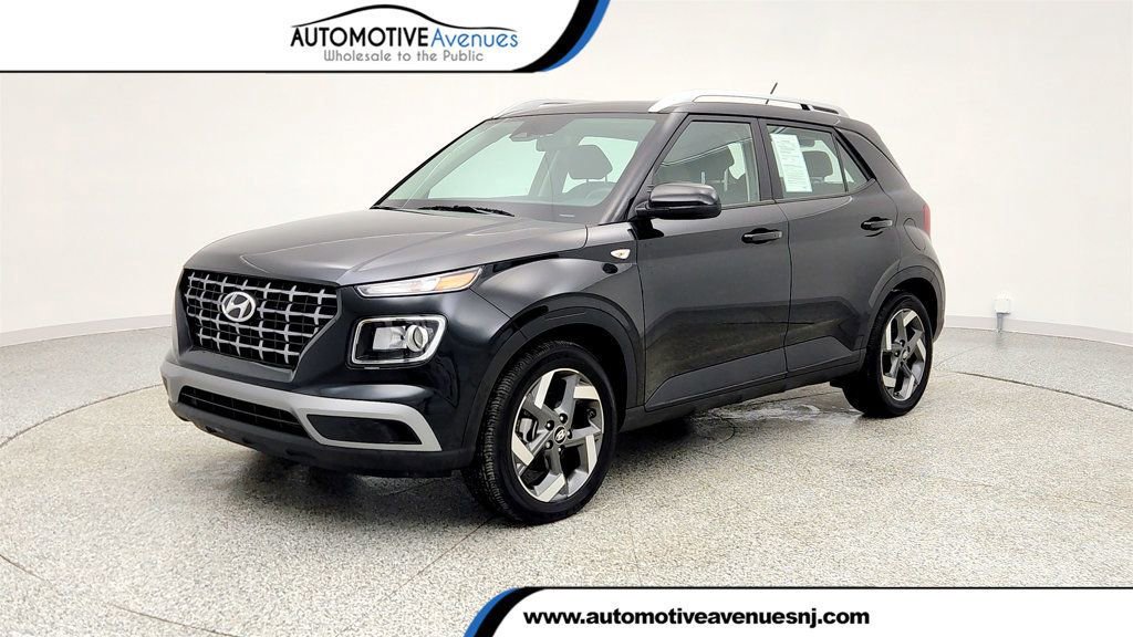 Used 2024 Hyundai Venue SEL image 1