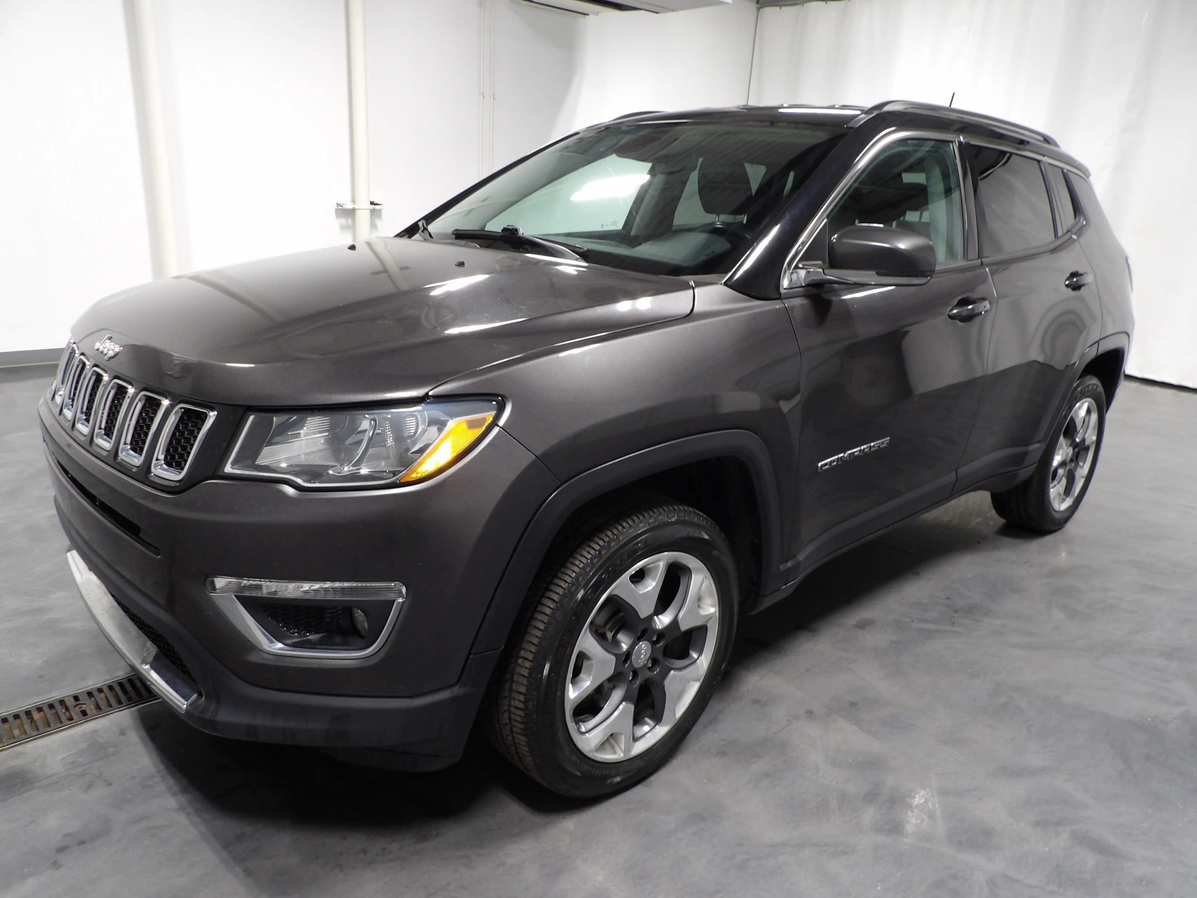 Used 2019 Jeep Compass Limited w/ Safety & Security Group AWD/4WD image 3
