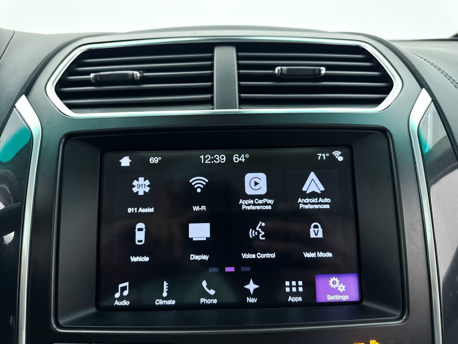 Used 2017 Ford Explorer Platinum image 25