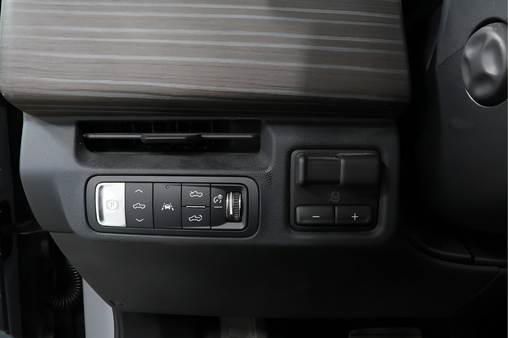 Used 2025 GMC Sierra EV Denali AWD/4WD image 20